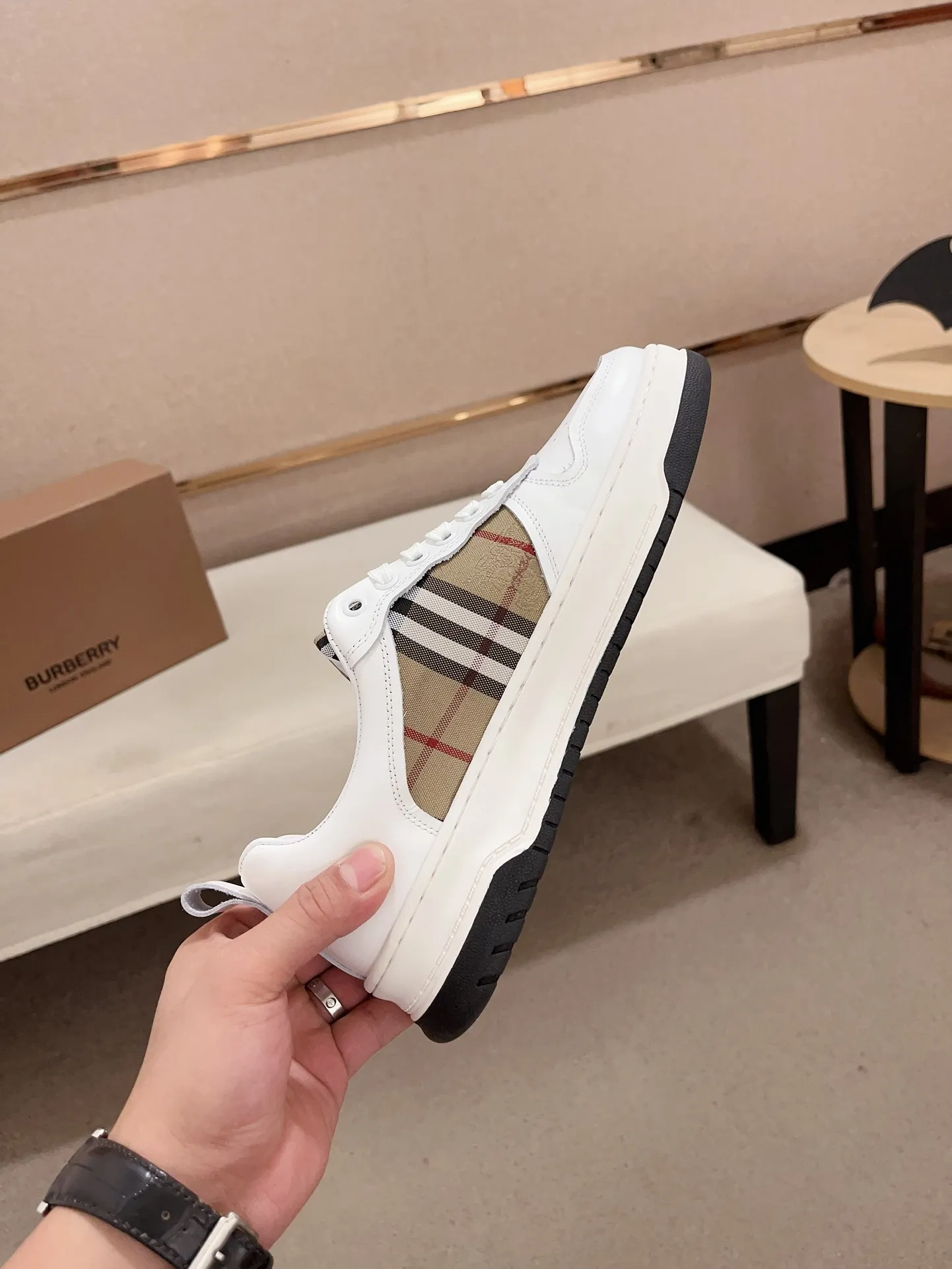 Men's shoes💰: 400💰🇮🇹🇮🇹The counters are synchronized with BURBERRY's top purchasing agents🔍🔍Synchronized sales. Positive code number: 38-44. Italian imported cowhide with official website fabric. Fully imported sheepskin lining, sole: original sole provided by the original factory, exclusive movable molded sole, super comfortable, original factory follow-up goods, 🔍🔍high quality, you can enter and leave the counter at will, welcome to compare (can be customized 45)